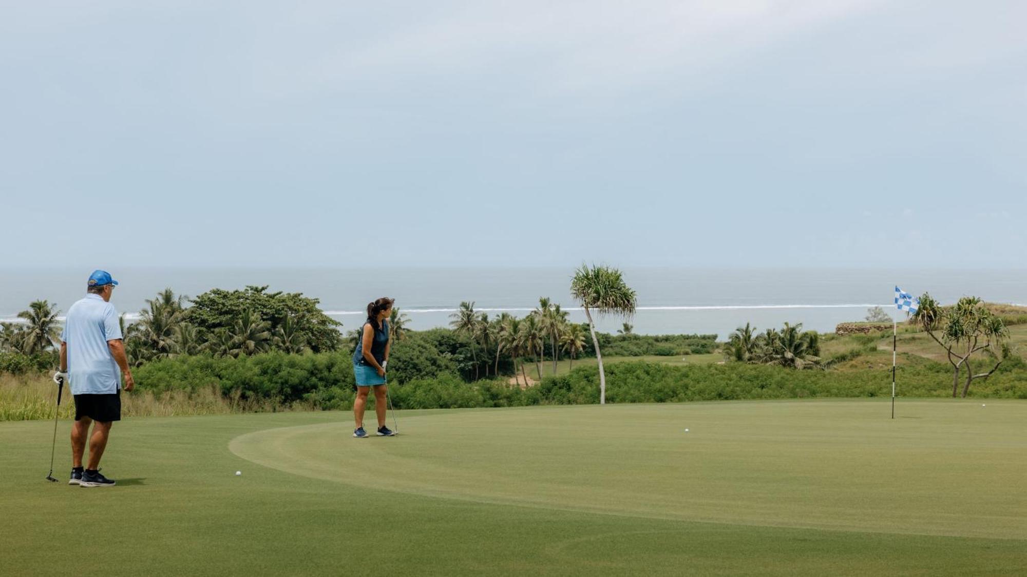 Intercontinental Fiji Golf Resort & Spa By Ihg Natadola Extérieur photo Golf course in Punta Cana