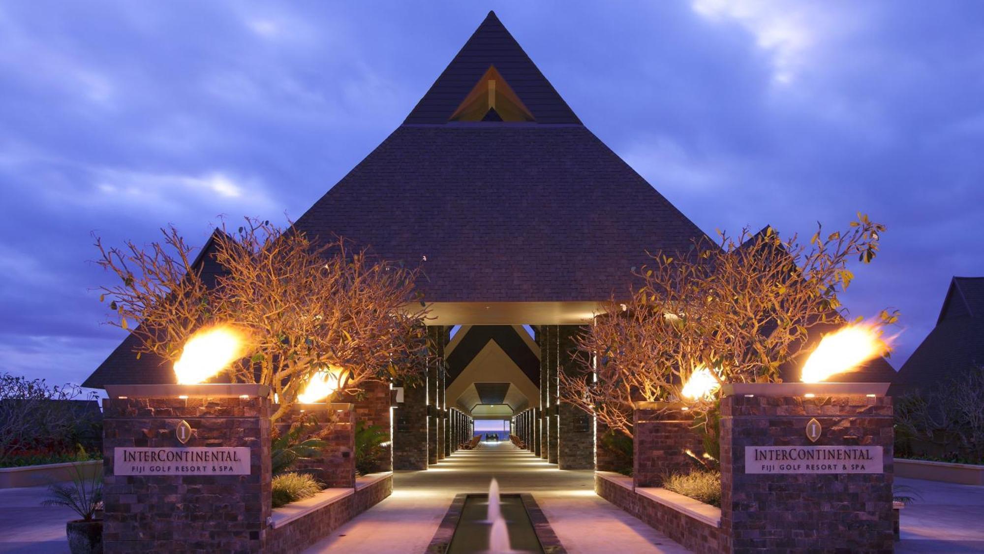 Intercontinental Fiji Golf Resort & Spa By Ihg Natadola Extérieur photo The resort's main entrance