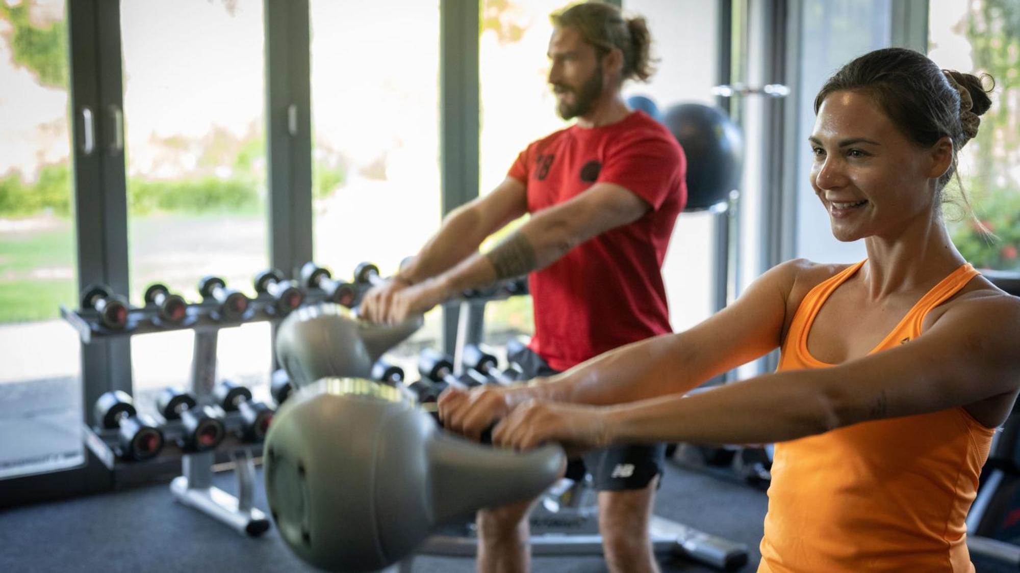 Intercontinental Fiji Golf Resort & Spa By Ihg Natadola Extérieur photo Personal trainer with a client