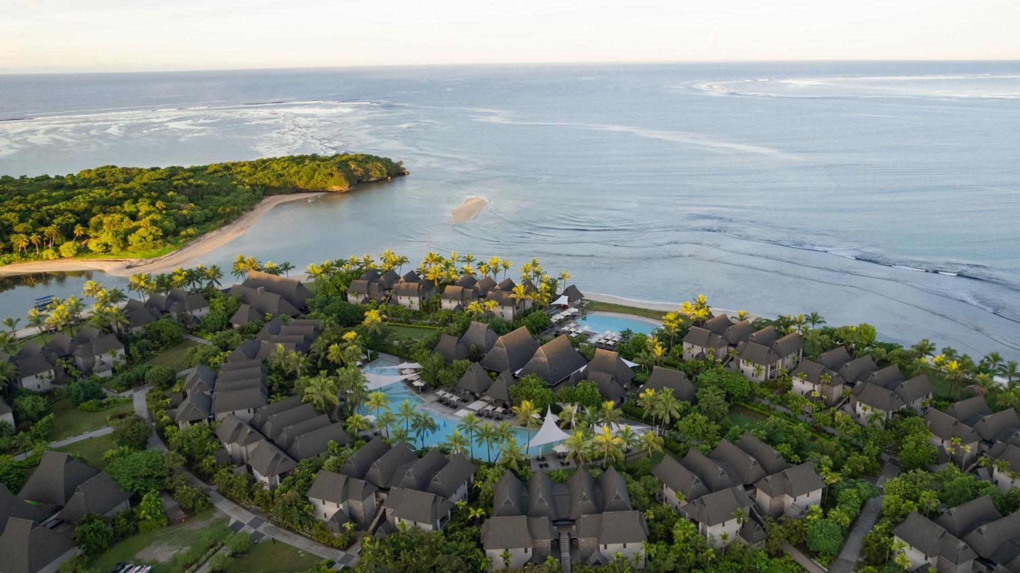 Intercontinental Fiji Golf Resort & Spa By Ihg Natadola Extérieur photo Aerial view of the resort